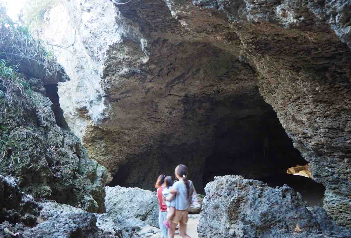伊江島のニャタヤ洞
